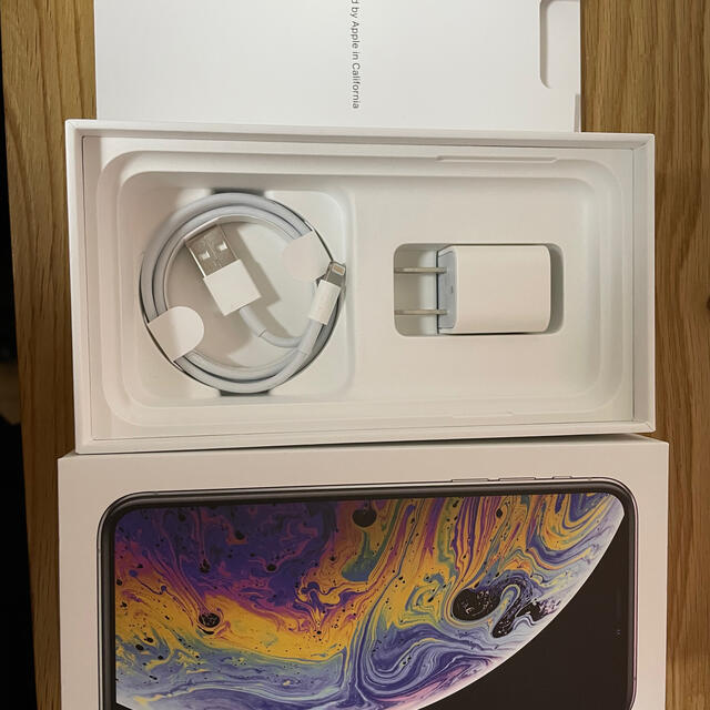 iPhone(アイフォーン)のiPhone xs 256GB Silver  スマホ/家電/カメラのスマートフォン/携帯電話(スマートフォン本体)の商品写真