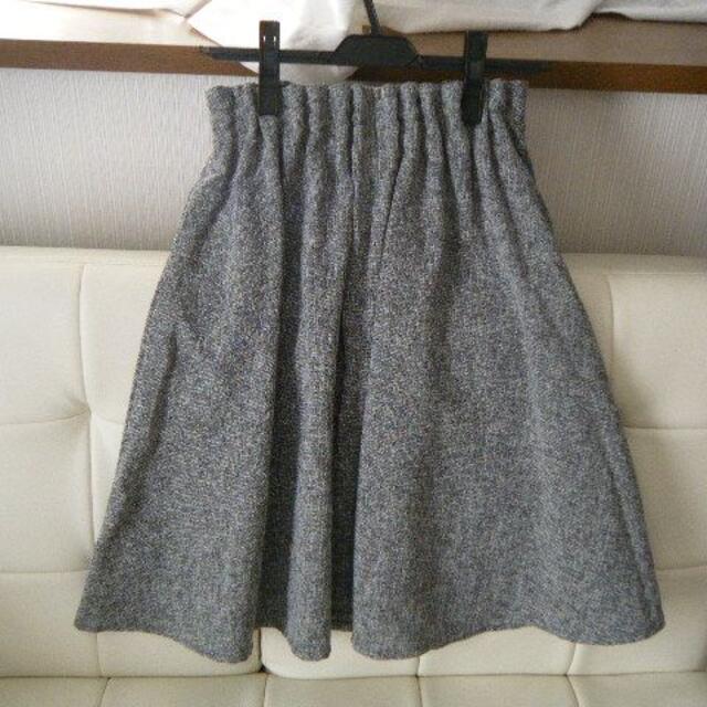 w closet(ダブルクローゼット)のｗ closet　サマーツイードの膝丈フレアスカート　フリーサイズ レディースのスカート(ひざ丈スカート)の商品写真