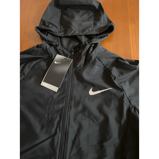 NIKE(ナイキ)の新品　Sサイズ　ナイキ NIKE レディース　トレーニングランニングジャケット スポーツ/アウトドアのランニング(ウェア)の商品写真