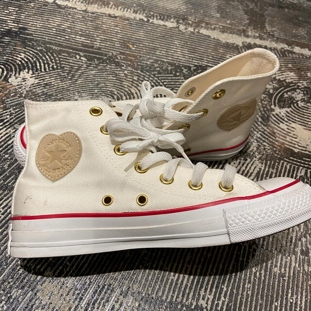 CONVERSE(コンバース)のCONVERSE  ハートパッチハイカットスニーカー♡ レディースの靴/シューズ(スニーカー)の商品写真