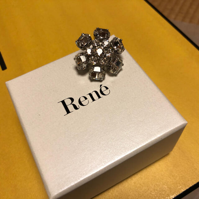 René(ルネ)のルネ⭐︎ブローチ レディースのアクセサリー(ブローチ/コサージュ)の商品写真