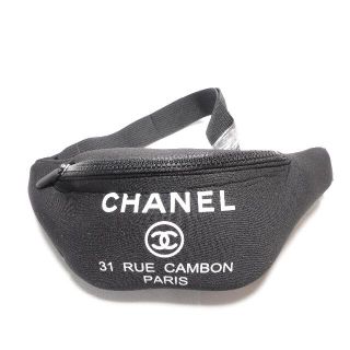 シャネル(CHANEL)のCHANEL シャネル ノベルティ ウエストポーチ 黒 コンパクト ♪(ボディバッグ/ウエストポーチ)