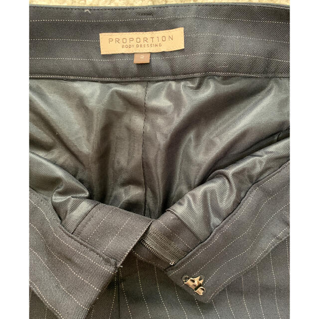 PROPORTION BODY DRESSING(プロポーションボディドレッシング)のハーフ丈パンツ　ストライプ　ブラック レディースのパンツ(ハーフパンツ)の商品写真