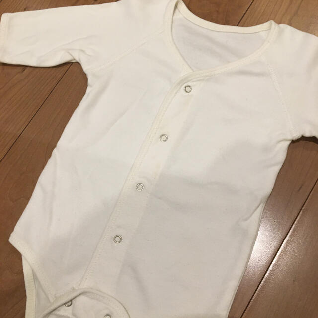 babyGAP(ベビーギャップ)の美品■ babygap&アカチャンホンポ 前開き 長袖 ロンパース 肌着 白 キッズ/ベビー/マタニティのベビー服(~85cm)(肌着/下着)の商品写真