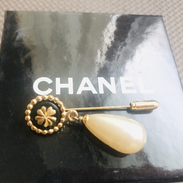 ブローチ/コサージュCHANEL☆ヴィンテージシャネル パール クローバー ピンブローチ