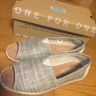 トムズ(TOMS)のTOMS 4月購入新品未使用箱付 23㎝(スリッポン/モカシン)