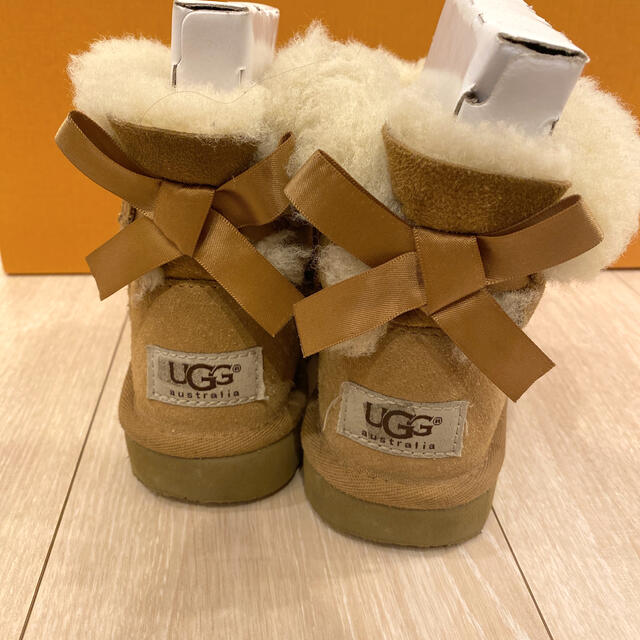 UGG(アグ)のアグ　UGG キッズ　ブーツ キッズ/ベビー/マタニティのキッズ靴/シューズ(15cm~)(ブーツ)の商品写真