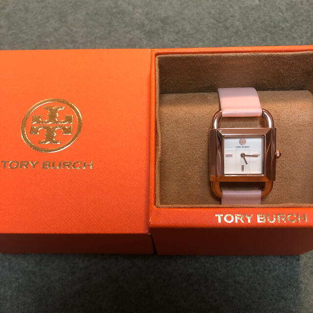 Tory Burch(トリーバーチ)の新品未使用　トリーバーチ  レディース 腕時計　ピンク レディースのファッション小物(腕時計)の商品写真