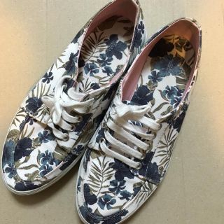 ザラ(ZARA)のZARA 花柄スニーカー(スニーカー)