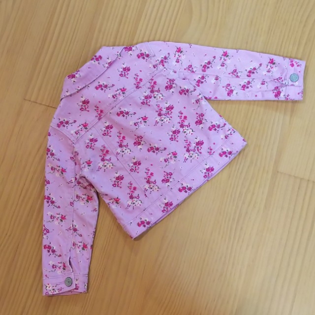 babyGAP(ベビーギャップ)のギャップ baby Gap 花柄 Ｇジャン ジャケット  95㎝ キッズ/ベビー/マタニティのキッズ服女の子用(90cm~)(ジャケット/上着)の商品写真