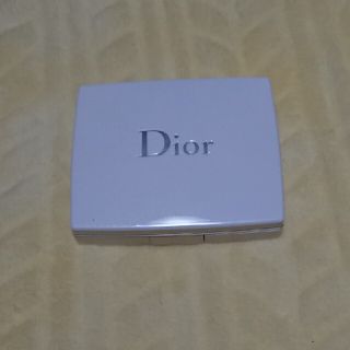 ディオール(Dior)のディオール スノーチェリーブルームパウダー 001(チーク)