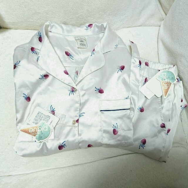 新品ジェラートピケいちご柄サテンパジャマ www.krzysztofbialy.com