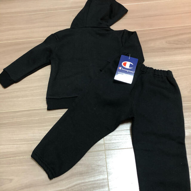 Champion(チャンピオン)のchampion kids 90㎝　黒　裏起毛　パーカースウェット　セットアップ キッズ/ベビー/マタニティのキッズ服男の子用(90cm~)(ジャケット/上着)の商品写真