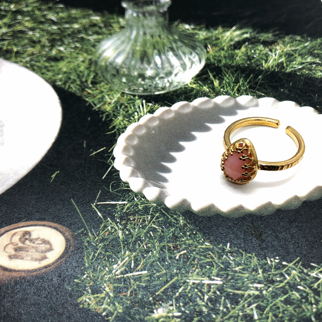 ピンクオパール　ペアシェイプリング　真鍮 レディースのアクセサリー(リング(指輪))の商品写真