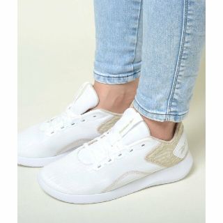 リーボック(Reebok)の定5489円!入手困難!リーボック.アダラ新品軽量スニーカー人気限定ホワイト!(スニーカー)