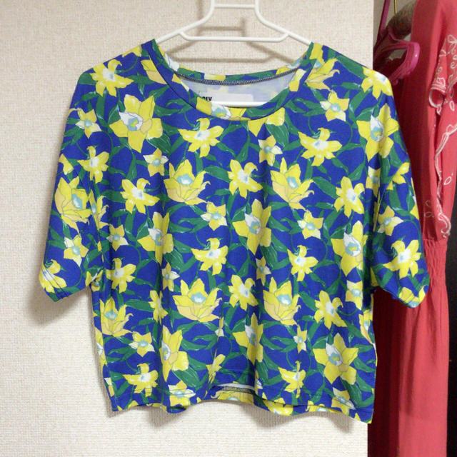 SLY(スライ)のSLY 花柄ショート丈Tシャツ レディースのトップス(Tシャツ(半袖/袖なし))の商品写真