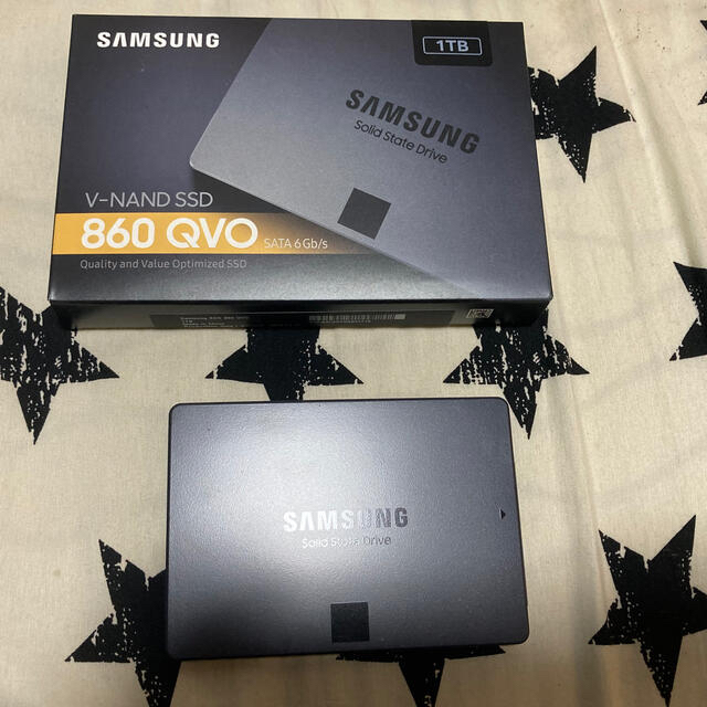 SAMSUNG(サムスン)のSAMSUNG V-NAND SSD 1TB 860 QVD MZ-76Q1T0 スマホ/家電/カメラのPC/タブレット(PCパーツ)の商品写真