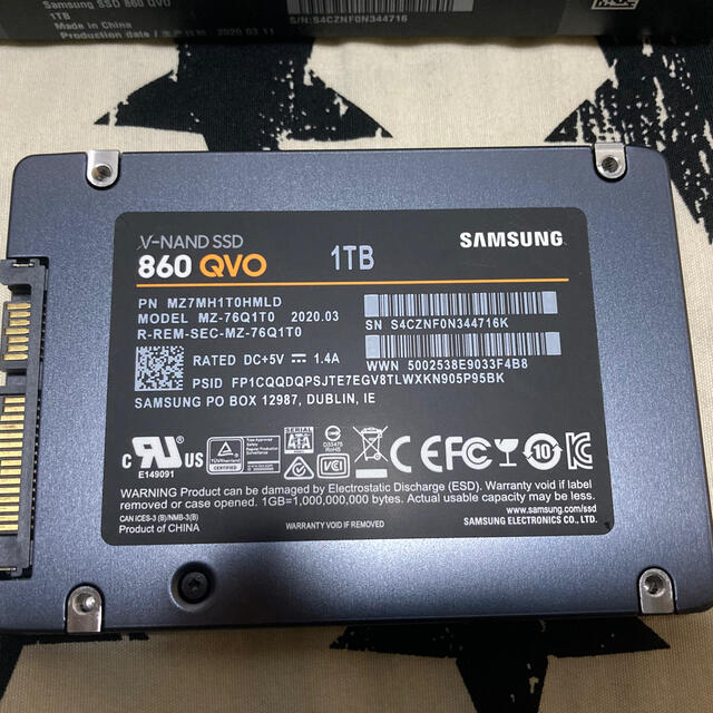 SAMSUNG(サムスン)のSAMSUNG V-NAND SSD 1TB 860 QVD MZ-76Q1T0 スマホ/家電/カメラのPC/タブレット(PCパーツ)の商品写真