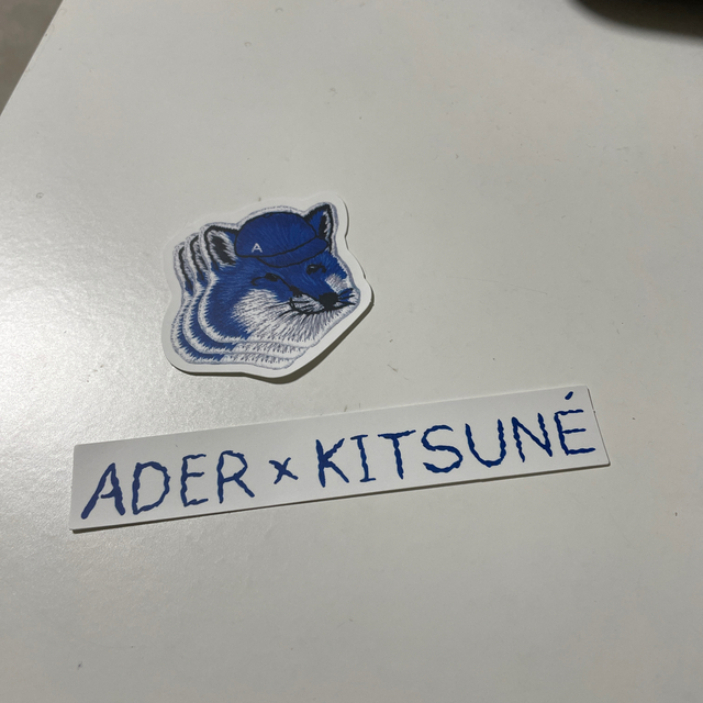 MAISON KITSUNE'(メゾンキツネ)の超人気 Adererror X maison Kitsune ステッカー メンズのファッション小物(その他)の商品写真