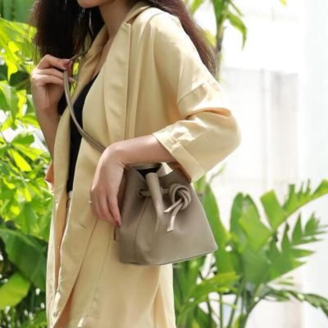 最終値下げ！リアルレザー 2WAY巾着バッグ トレンドクラシックスタイル レディースのバッグ(ハンドバッグ)の商品写真