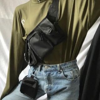 オフホワイト(OFF-WHITE)の【値下げしました】マガジンバッグ ボディバック 韓国 ストリート(ショルダーバッグ)