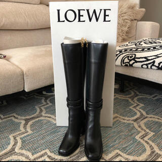 ロエベ(LOEWE)のロエベ　ロングブーツ　新品　サイズ35(ブーツ)