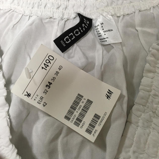 H&M(エイチアンドエム)のオフショルトップス レディースのトップス(Tシャツ(半袖/袖なし))の商品写真