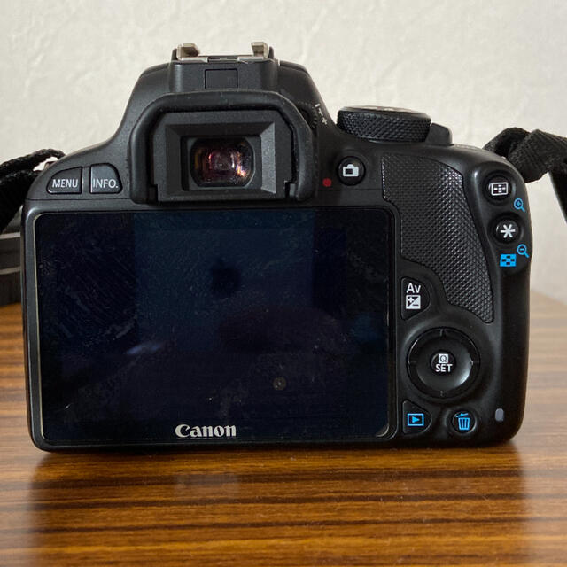 Canon EOS KISS X7 Wズームキットカメラ