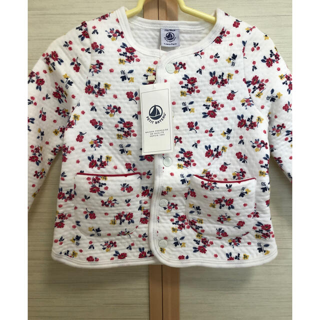 PETIT BATEAU(プチバトー)のプチバトー　新品タグ付きカーディガン　トレーナー　アウター　36m/95cm キッズ/ベビー/マタニティのキッズ服女の子用(90cm~)(カーディガン)の商品写真