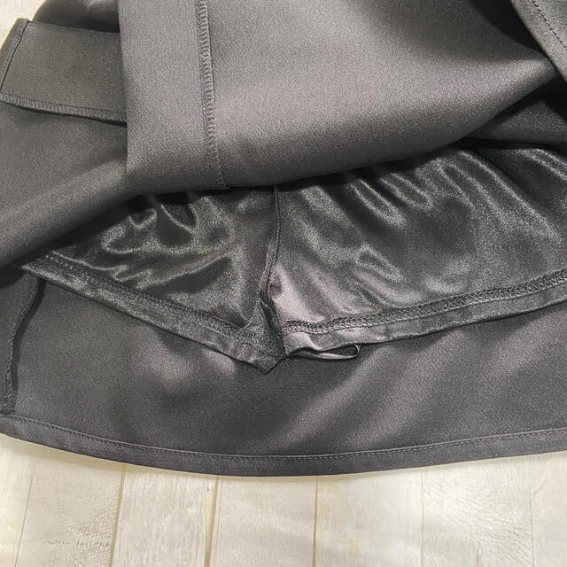 wc(ダブルシー)の美品　WC 巻きスカート　黒ミニスカート レディースのスカート(ミニスカート)の商品写真