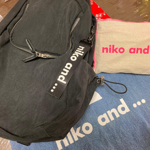 niko and...(ニコアンド)のニコアンドリュックとショルダーとエコバッグオマケハーバリウムポールペン レディースのバッグ(リュック/バックパック)の商品写真