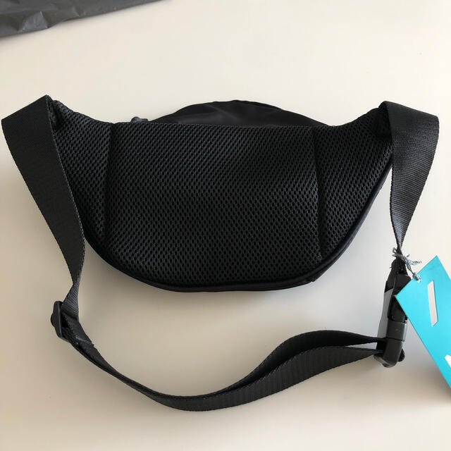 MYPROTEIN(マイプロテイン)の【新品未使用】My Protein Black Bum Bag ウェストポーチ メンズのバッグ(ウエストポーチ)の商品写真