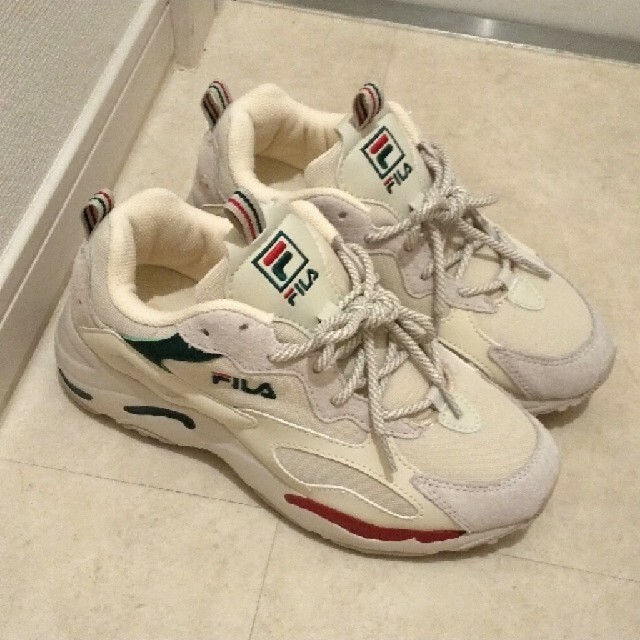 FILA(フィラ)のBTS♪ジミン♪FILA♪フィラ♪ダッドスニーカー 25.5cm レディースの靴/シューズ(スニーカー)の商品写真