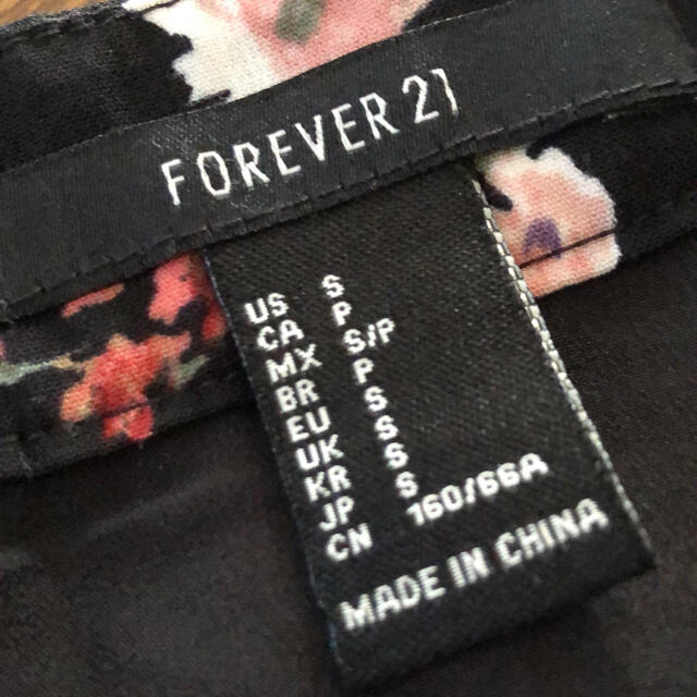 FOREVER 21(フォーエバートゥエンティーワン)の花柄スカート  レディースのスカート(ミニスカート)の商品写真