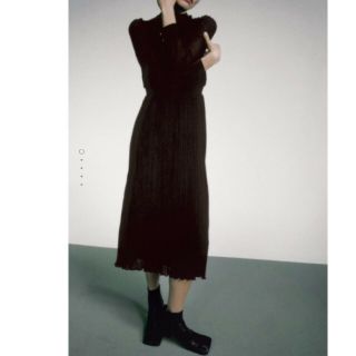 ザラ(ZARA)の最終値下げ★ZARAプリーツ入りミディ丈ワンピース(ロングワンピース/マキシワンピース)