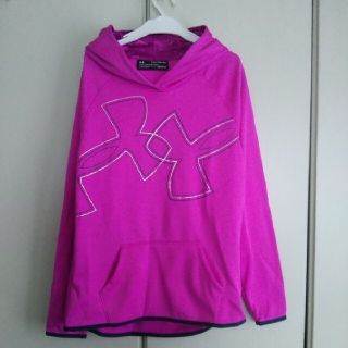 アンダーアーマー(UNDER ARMOUR)の新品！アンダーアーマー 裏起毛 パーカー 150(Tシャツ/カットソー)