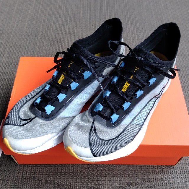 NIKE ZOOM FLY 3   25.5