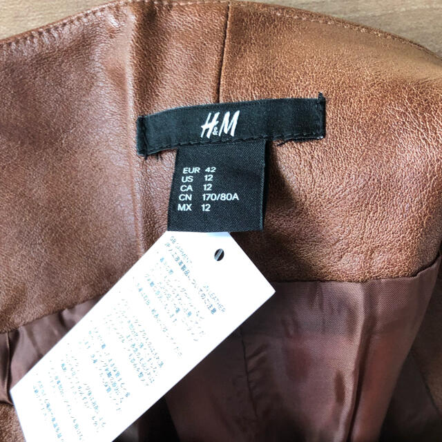 H&M(エイチアンドエム)の新品✨H&M レザー調　台形スカート　42 レディースのスカート(ミニスカート)の商品写真