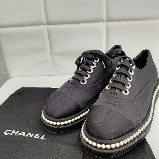 CHANEL(シャネル)の新品未使用★CHANEL☆シャネル☆パール付きスニーカー☆オックスフォード☆36 レディースの靴/シューズ(スニーカー)の商品写真