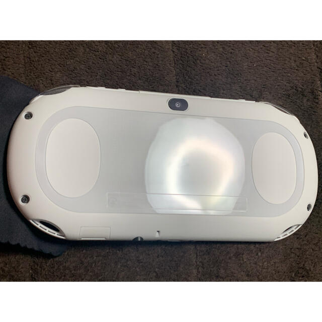 PlayStation Vita(プレイステーションヴィータ)の専用出品　グレイシャーホワイト　比較的良品　2 エンタメ/ホビーのゲームソフト/ゲーム機本体(携帯用ゲーム機本体)の商品写真