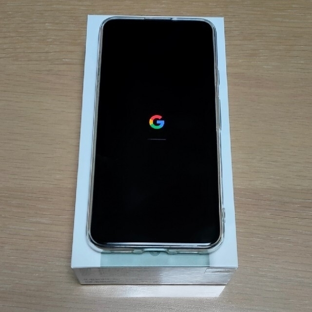 ANDROID(アンドロイド)のSIMフリー版 Google Pixel 5 セージ Sorta Sage スマホ/家電/カメラのスマートフォン/携帯電話(スマートフォン本体)の商品写真