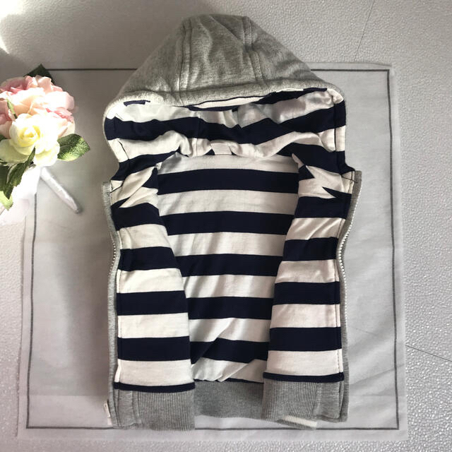 babyGAP(ベビーギャップ)のGAP⭐️リバーシブルダウンベスト⭐️18-24M キッズ/ベビー/マタニティのベビー服(~85cm)(ジャケット/コート)の商品写真