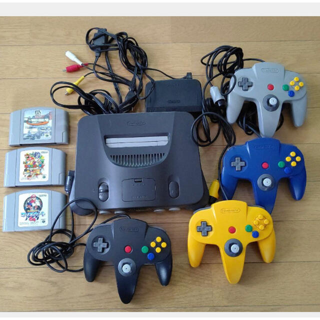 NINTENDO 64(ニンテンドウ64)のニンテンドー64 本体 コントローラー ソフト3本セット エンタメ/ホビーのゲームソフト/ゲーム機本体(家庭用ゲーム機本体)の商品写真