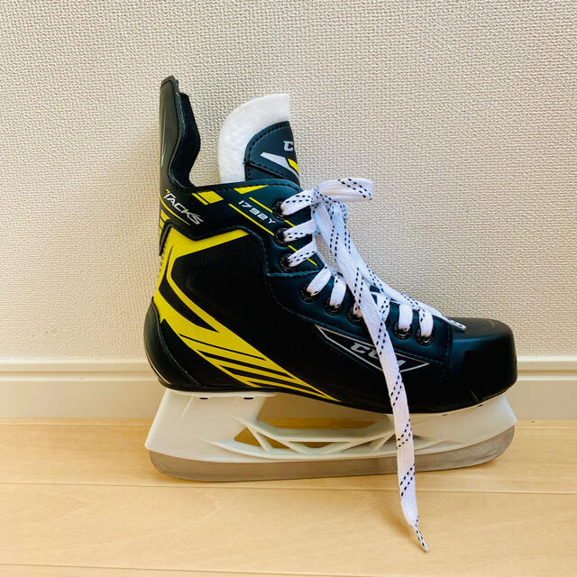 CCM(シーシーエム)のスケート靴　サイズ38(24cm)  CCM スポーツ/アウトドアのスポーツ/アウトドア その他(ウインタースポーツ)の商品写真