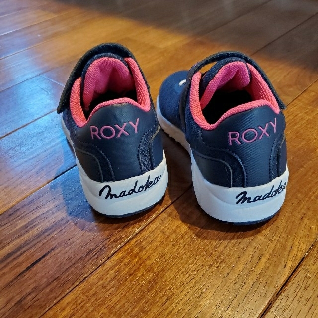 Roxy(ロキシー)の【未使用】ROXY BRIGHT SIDEスニーカー16~17cm  シューズ キッズ/ベビー/マタニティのキッズ靴/シューズ(15cm~)(スニーカー)の商品写真