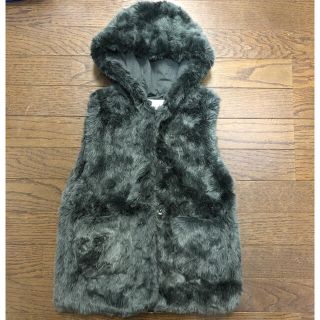 ザラキッズ(ZARA KIDS)のZARA キッズ　ファー　ベスト　140㎝　新品(ベスト/ジレ)