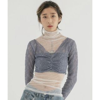 スタイルナンダ(STYLENANDA)のFEKETE CROPPED LACE V NECK(カットソー(長袖/七分))