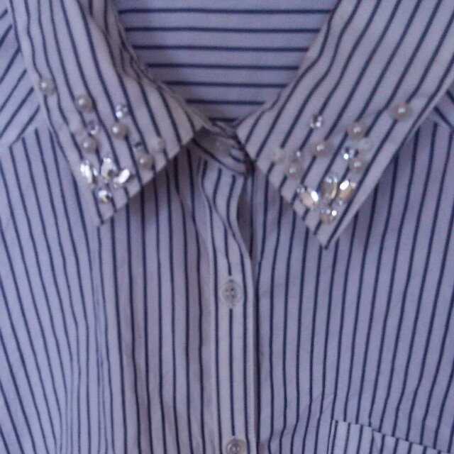 襟ビジュー付きストライプシャツL レディースのトップス(シャツ/ブラウス(長袖/七分))の商品写真