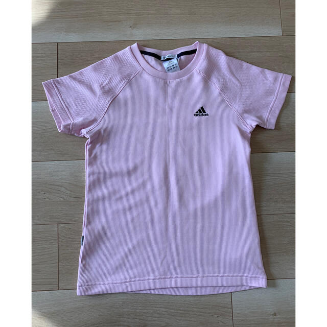 adidas(アディダス)のアディダス　レディースTシャツ レディースのトップス(Tシャツ(半袖/袖なし))の商品写真