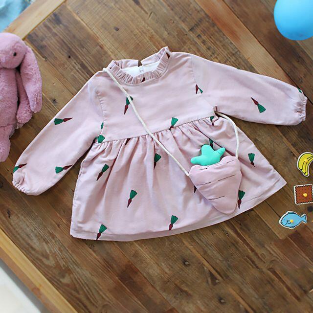 暖か裏ボア キャロット柄ワンピース(ピンク) 【100サイズ】 キッズ/ベビー/マタニティのキッズ服女の子用(90cm~)(ワンピース)の商品写真